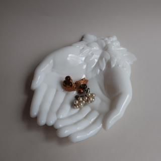 Vintage Milk Glass Hand Motif Soap Dish Trinket Jewelry Holder(B336)