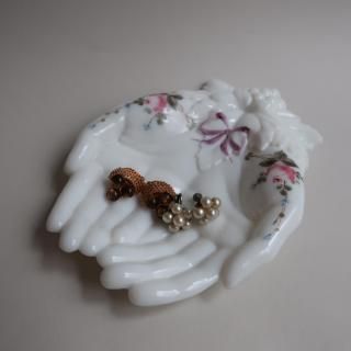 Vintage Westmoreland Milk Glass Hand Motif Soap Dish Trinket Jewelry Holder(B337)