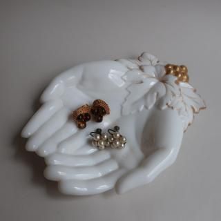 Vintage Westmoreland Milk Glass Hand Motif Soap Dish Trinket Jewelry Holder(B339)