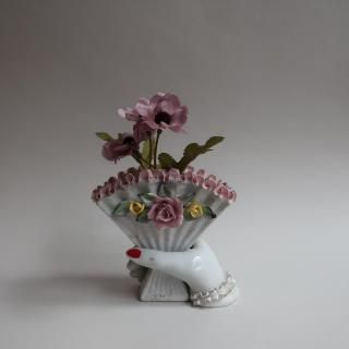 Vintage 1950s Ceramic Hand Motif Fan Flower Vase (B348)
