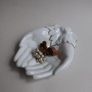 Vintage Ceramic Hand Motif Soap Dish Trinket Jewelry Holder(B355)