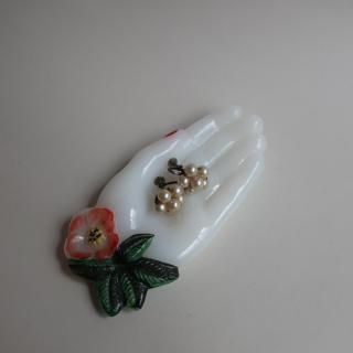 Antique McKee Milk Glass Hand Motif Trinket Jewelry Dish/Holder(B360)