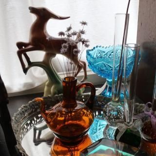 Vintage Small Amber Glass Flower Vase (B377)