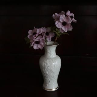 Vintage Lenox Ivory Floral Gold Trim flower vase(B391)