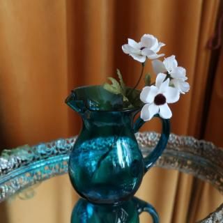 Vintage 1960s Blue Glass Flower Vase (B414)