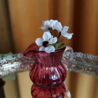 Vintage Small Cranberry Pink Glass Flower Vase (B415)