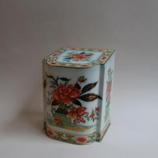 Vintage Metal Candy Biscuit Tea Tins made in England(B426)