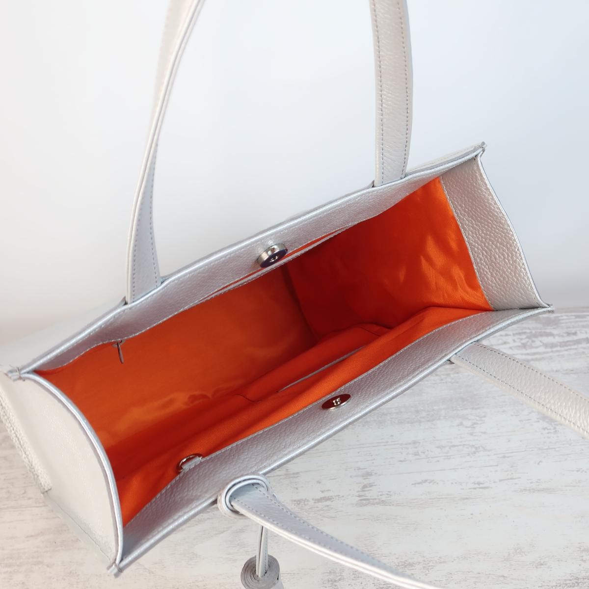 A4しかくいバッグ | シルバー・レザー - naoao.bag / (公式