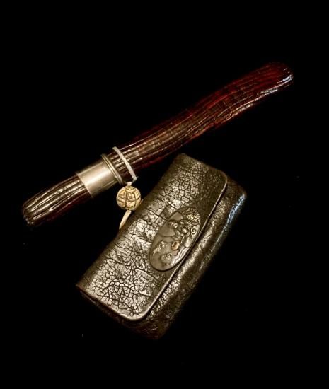 達磨に龍図金具叺・武将図緒締め 時代煙草入セット」 - 正尚堂