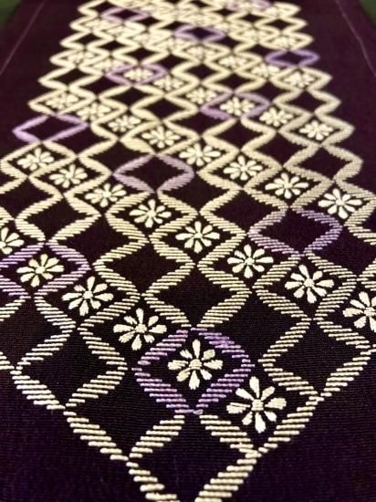 至極色 七宝繋ぎに小菊文様 アンティーク縮緬地刺繍半襟」 - 正尚堂 至極色 七宝繋ぎに小菊文様 アンティーク縮緬地刺繍半襟」 - 正尚堂
