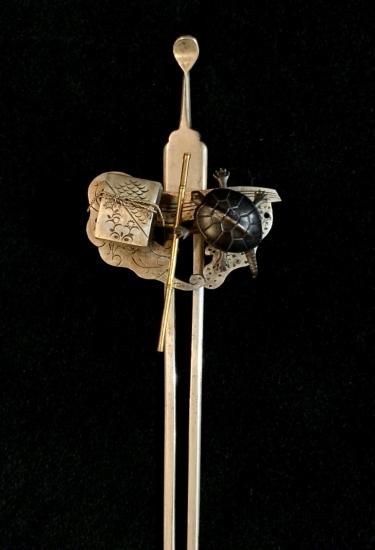 亀に玉手箱 浦島太郎図 純銀・鍍金 自在簪」 - 正尚堂