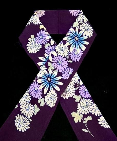 江戸紫色 縮緬地 菊文様 アンティーク刺繍 半襟」 - 正尚堂 江戸紫色 縮緬地 菊文様 アンティーク刺繍 半襟」 - 正尚堂