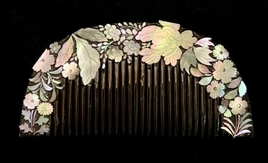 牡丹に桜草図 鼈甲地 蒔絵 螺鈿細工 櫛笄セット」 - 正尚堂