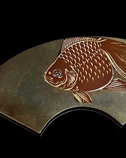 扇面に金魚図 在銘・光春 金工 色絵・鍍金 帯留」(帯締め付き 扇面に金魚図 在銘・光春 金工 色絵・鍍金 帯留」(帯締め付き
