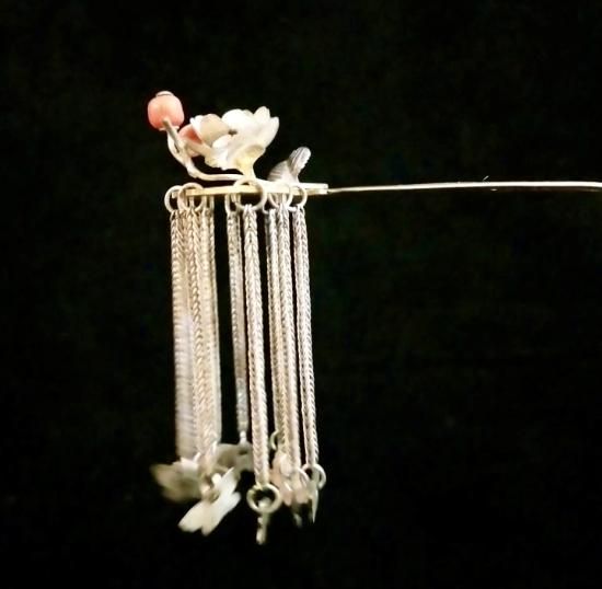 桜　目貫　銀無垢 桜に橘・蝶に檜扇図 珊瑚 純銀 真鍮 びら簪 一対」 - 正尚堂