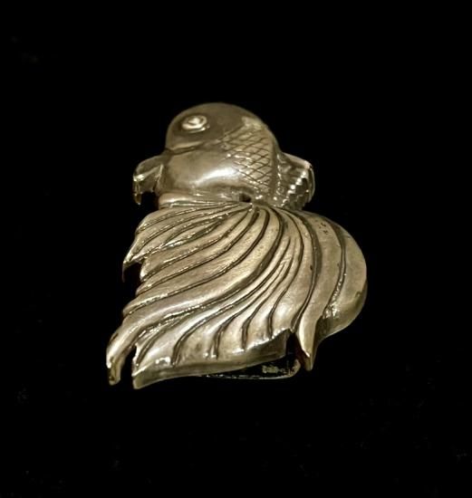 金魚図 純銀 彫金 在銘 帯留」 - 正尚堂