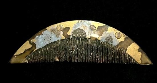 花彫刻の漆　鼈甲櫛 Japanese Antique comb 本鼈甲桜貝青貝の四季花螺鈿細工の櫛