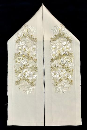 幔幕に松竹梅・牡丹・菊文様 アンティーク 塩瀬地 刺繍 半衿 幔幕に松竹梅・牡丹・菊文様 アンティーク 塩瀬地 刺繍 半衿
