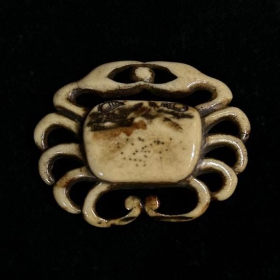 華道則天門　蟹留め 蟹図 アンティーク 鹿角 帯留」(台・純銀) - 正尚堂