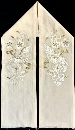 梅唐草に鶴文様 正絹 羽二重 アンティーク 刺繍 半衿」 - 正尚堂 梅唐草に鶴文様 正絹 羽二重 アンティーク 刺繍 半衿」 - 正尚堂
