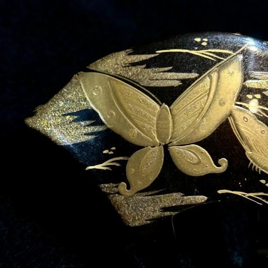 煙草入／蜻蛉前金具／草花図漆蒔絵螺鈿細工 煙草入／蜻蛉前金具／草花図漆蒔絵螺鈿細工