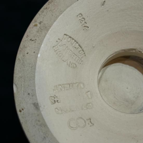 ロィヤルドルトン・不滅の英国三冠馬…Njinskyの陶器製オブジェ。 ロィヤルドルトン・不滅の英国三冠馬…Njinskyの陶器製オブジェ。