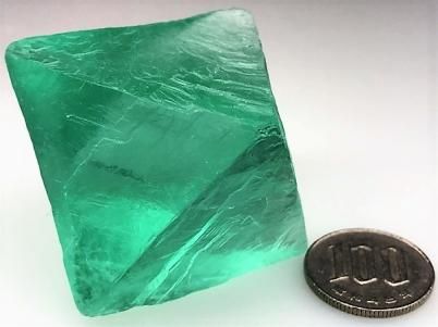 フローライト - 最高品質の水晶 天然石 レアストーン 原石 を直輸入