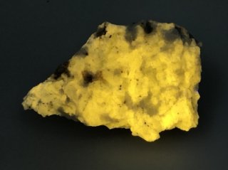 強蛍光 ウェルネライト　黄色蛍光　柱石　58g