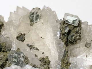 フローライト - 最高品質の水晶 天然石 レアストーン 原石 を直輸入 