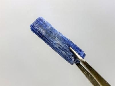 天然石 ブラジル ミナスジェライス州 カイヤナイト 原石 760g 楽天市場】カイヤナイト 原石 パイライト 共生 ブラジル ミナス