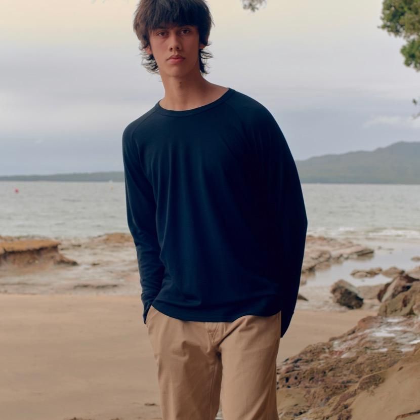 [WOOALONG]Cursive lettering relax ロングスリーブ★23AW★ Cursive lettering relax long sleeve - BLACK - 우알롱(WOOALONG)