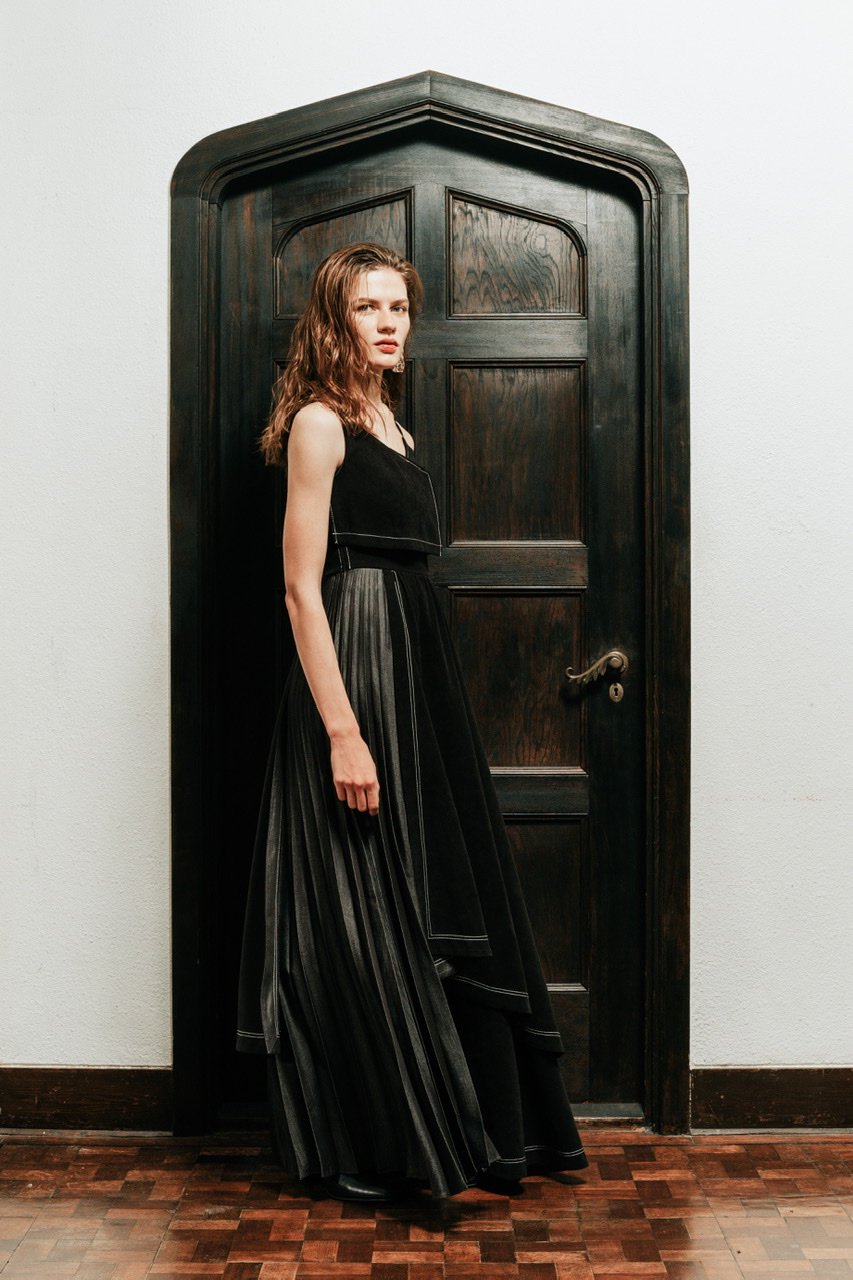 Pleats Asymmetry Dress（Black）