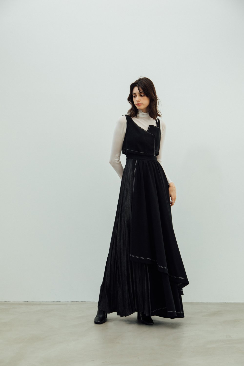 Pleats Asymmetry Dress(Black)