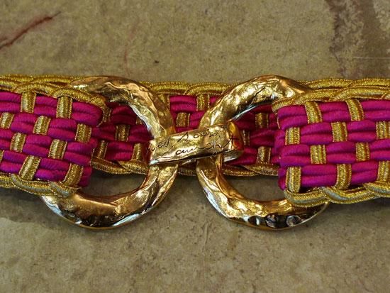 【美品】Yves Saint Laurent ゴム製ベルト ヴィンテージ モノグラム” ナローベルト（スクエアバックル/ラッカードレザー