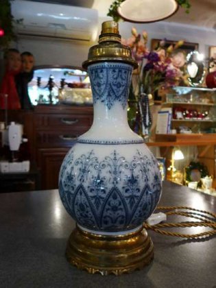【フランスアンティーク照明】テーブルランプ19世紀 陶器 真鍮飾り