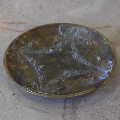 【フランスアンティーク置物】真鍮皿 ルイ16世紀様式装飾