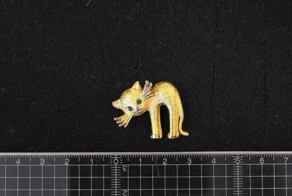 ヴィンテージブローチピンバッジ 猫ねこ エメラルドグリーン ゴールド アニマル① lessentiel-japon_esacat-pinbadge