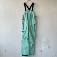 <img class='new_mark_img1' src='https://img.shop-pro.jp/img/new/icons16.gif' style='border:none;display:inline;margin:0px;padding:0px;width:auto;' />【SALE20%】 24-25 REW OUTERWEAR / KAMIKAZE BIB PANTS 19　[ GORE-TEX 2L ]  USU HAKKA x GREEN GRA