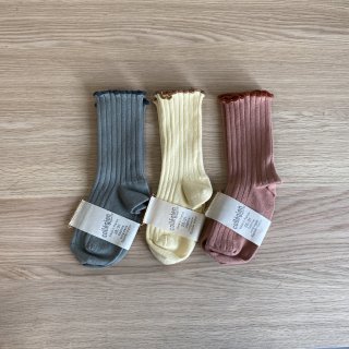 <img class='new_mark_img1' src='https://img.shop-pro.jp/img/new/icons14.gif' style='border:none;display:inline;margin:0px;padding:0px;width:auto;' />collegien / Lettuce Trim Ribbed Socks