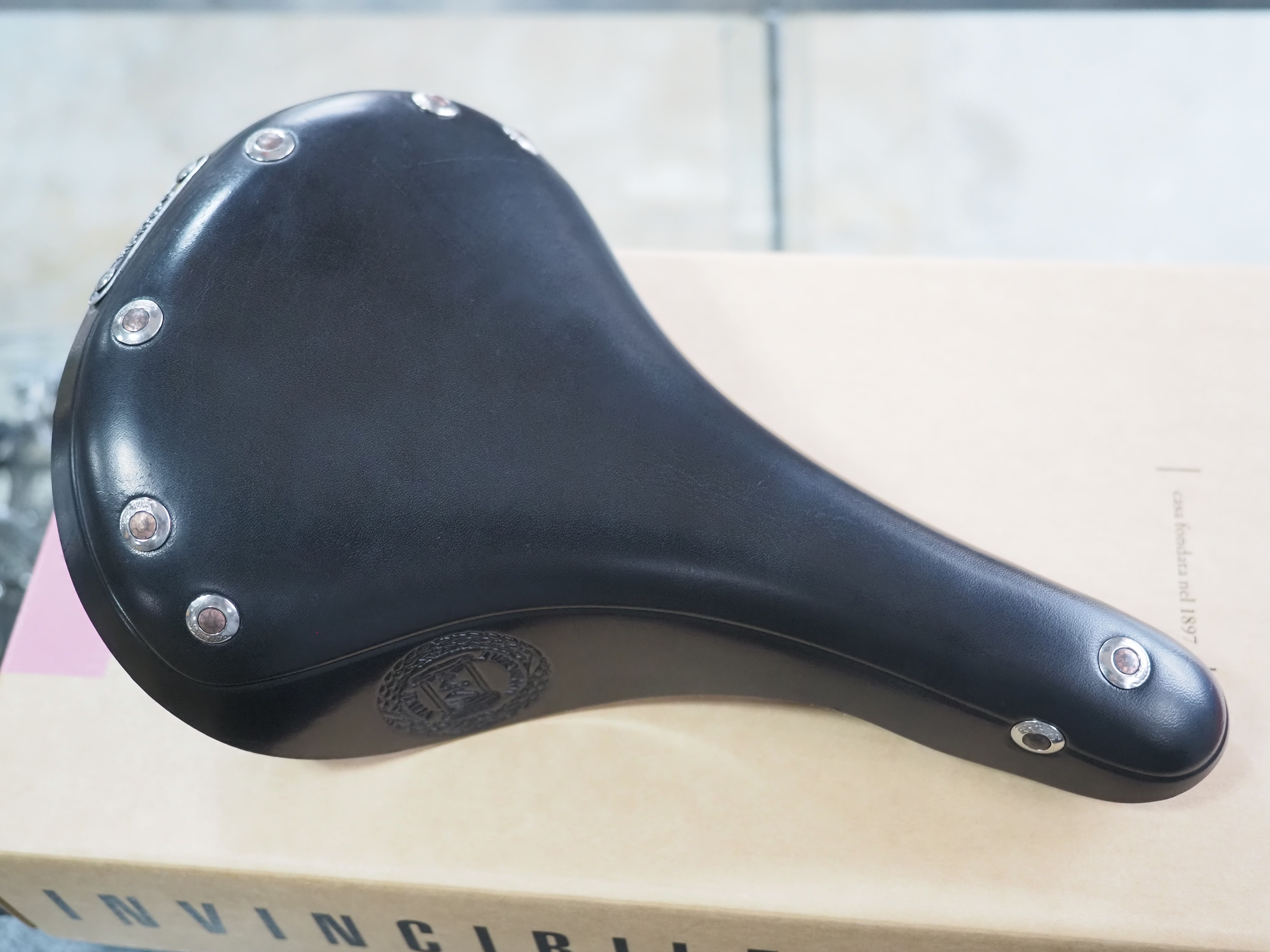 SELLA ITALIA EPOCA (Black) - CHOUCHIN CYCLE SELLA ITALIA EPOCA (Black) - CHOUCHIN CYCLE