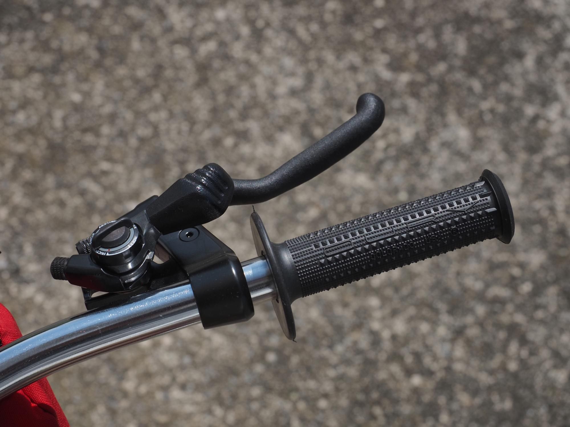 <img class='new_mark_img1' src='https://img.shop-pro.jp/img/new/icons25.gif' style='border:none;display:inline;margin:0px;padding:0px;width:auto;' />OURY pyramid bmx grip 