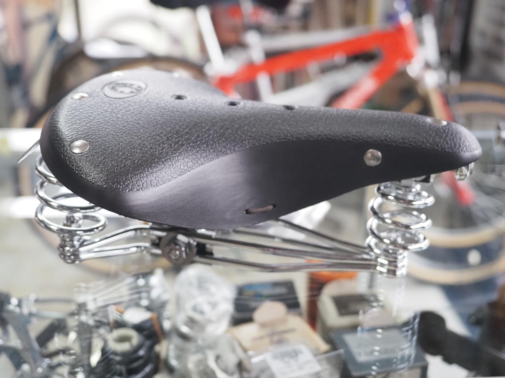 <img class='new_mark_img1' src='https://img.shop-pro.jp/img/new/icons55.gif' style='border:none;display:inline;margin:0px;padding:0px;width:auto;' />75 SADDLE (BLACK)