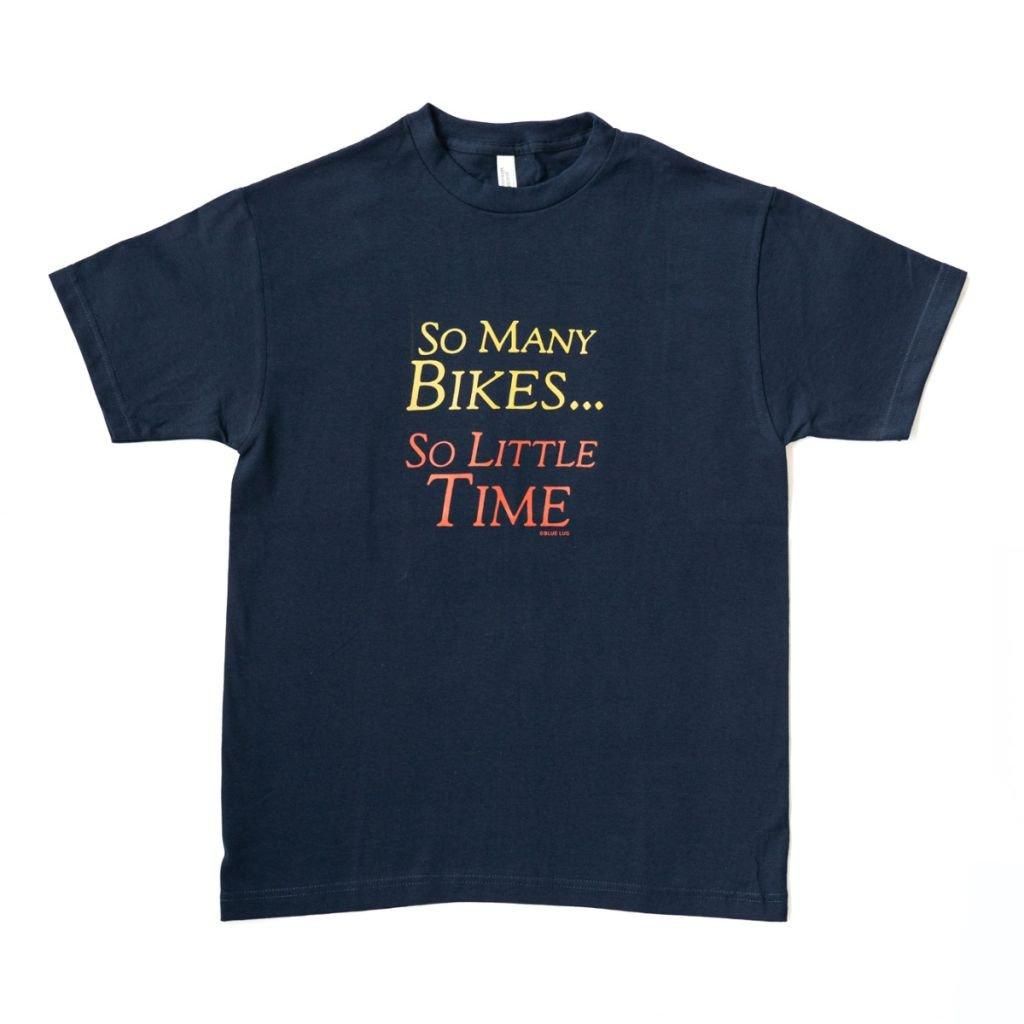 <img class='new_mark_img1' src='https://img.shop-pro.jp/img/new/icons14.gif' style='border:none;display:inline;margin:0px;padding:0px;width:auto;' />BLUE LUG so many bikes so little time t-shirt (navy)
