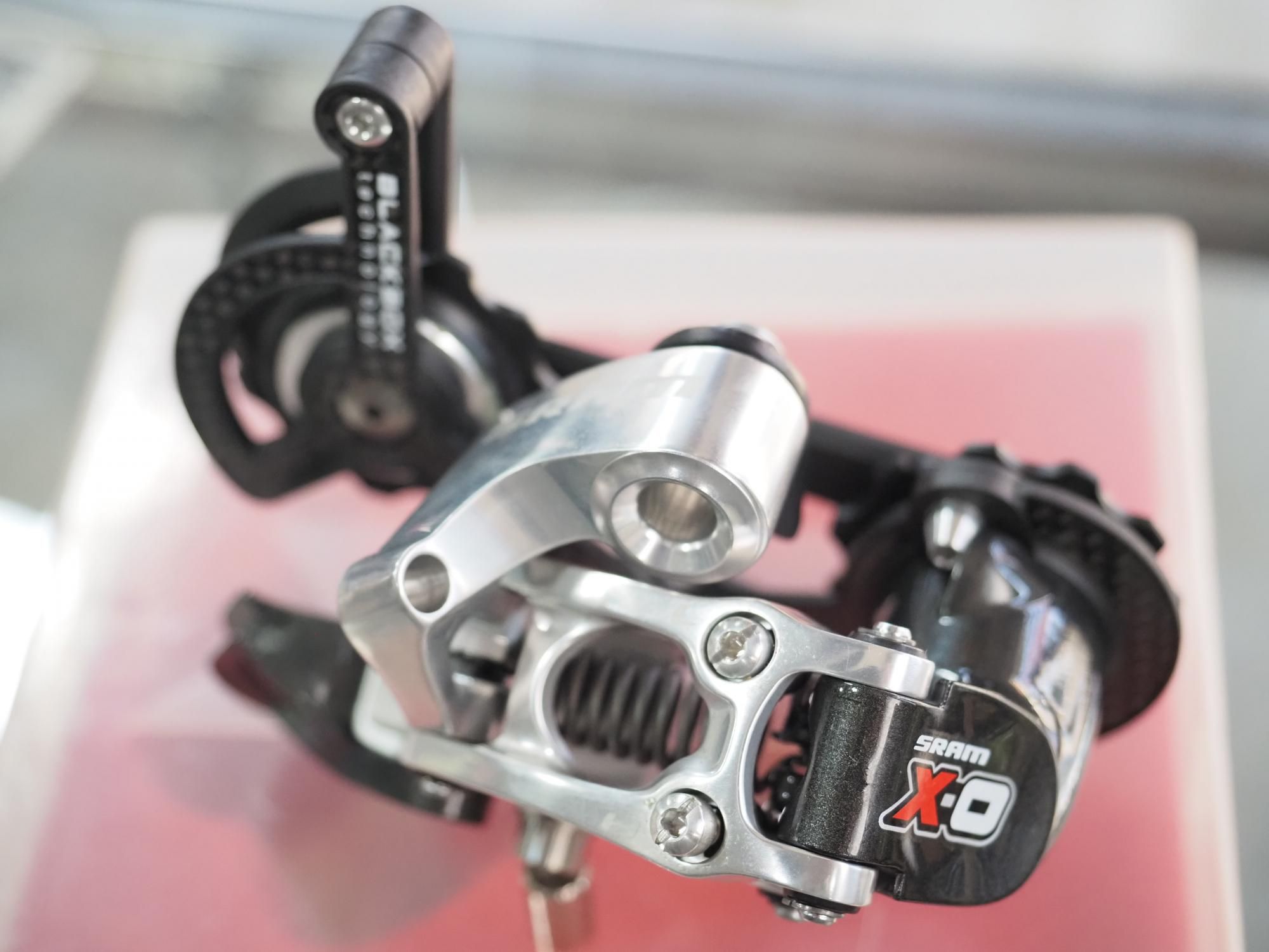 <img class='new_mark_img1' src='https://img.shop-pro.jp/img/new/icons14.gif' style='border:none;display:inline;margin:0px;padding:0px;width:auto;' />SRAM X-0 RD