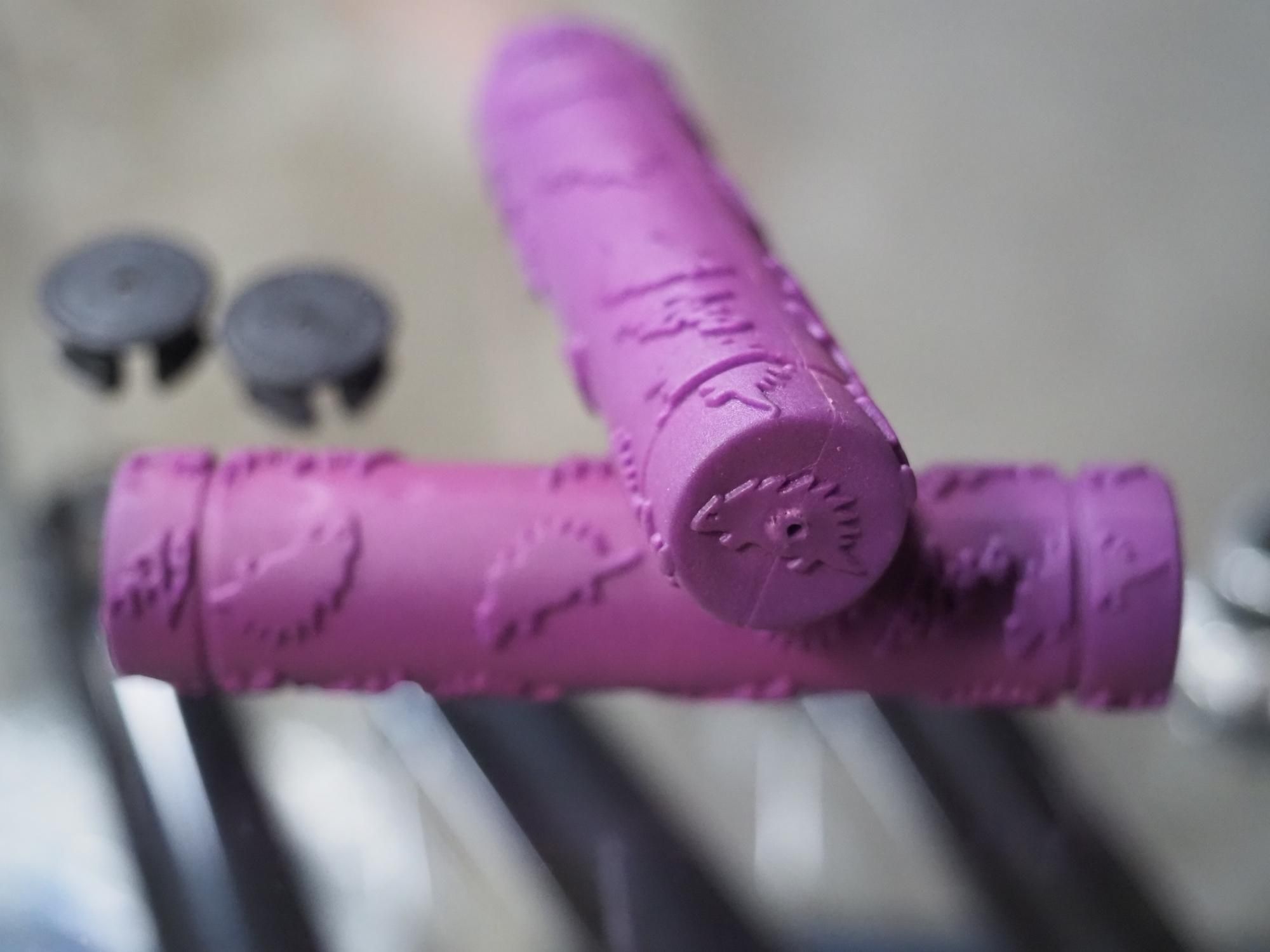 <img class='new_mark_img1' src='https://img.shop-pro.jp/img/new/icons14.gif' style='border:none;display:inline;margin:0px;padding:0px;width:auto;' />ONZA PORCIPAWS