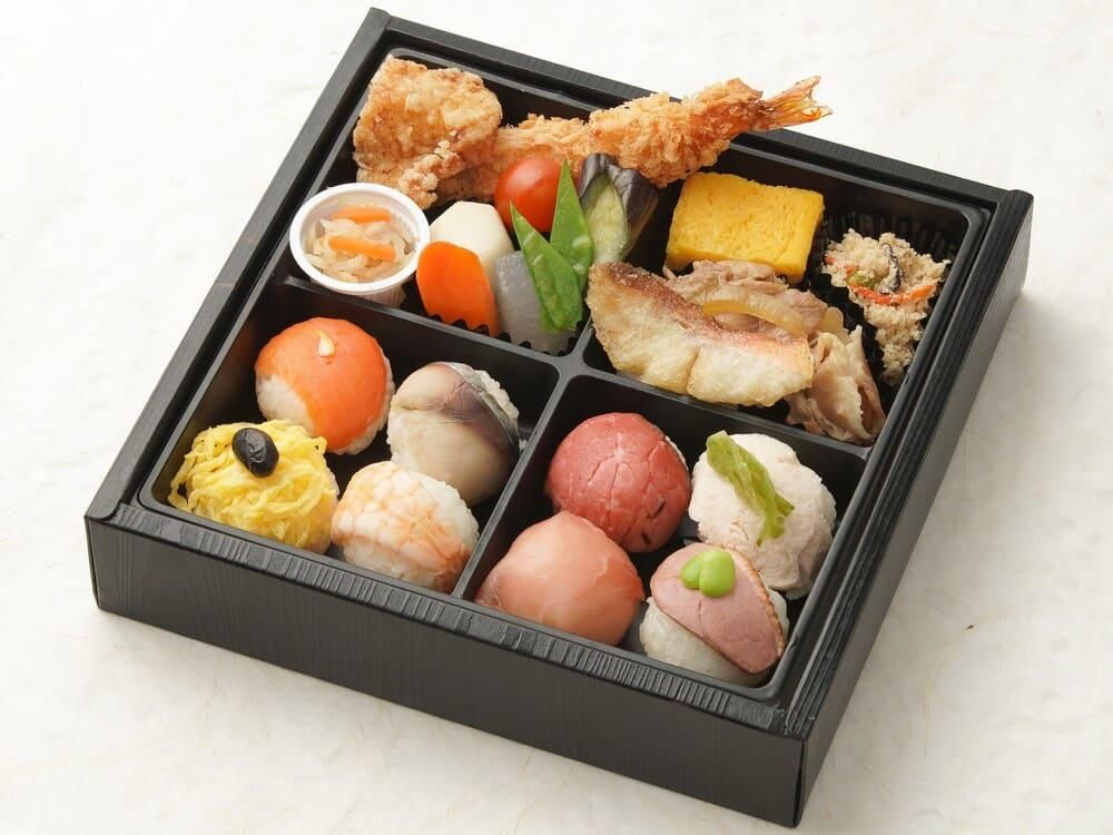 45.手毬寿司 肉4+魚3+錦糸1