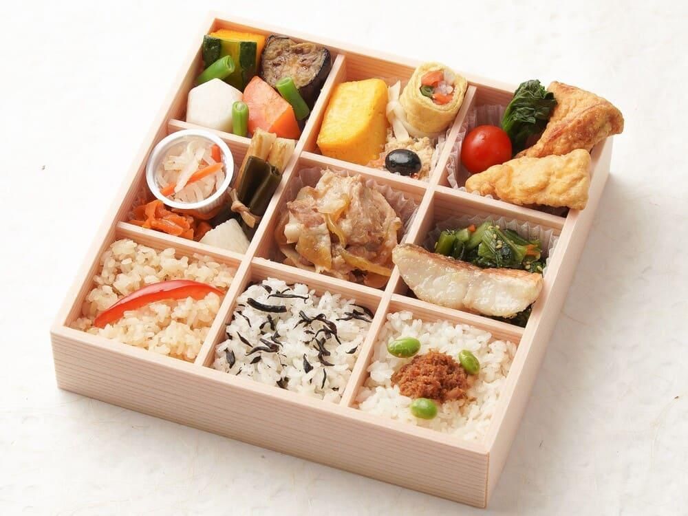 120.赤魚の西京焼と鶏の天婦羅・生姜焼(三色御飯)の九桝(旧:N14)