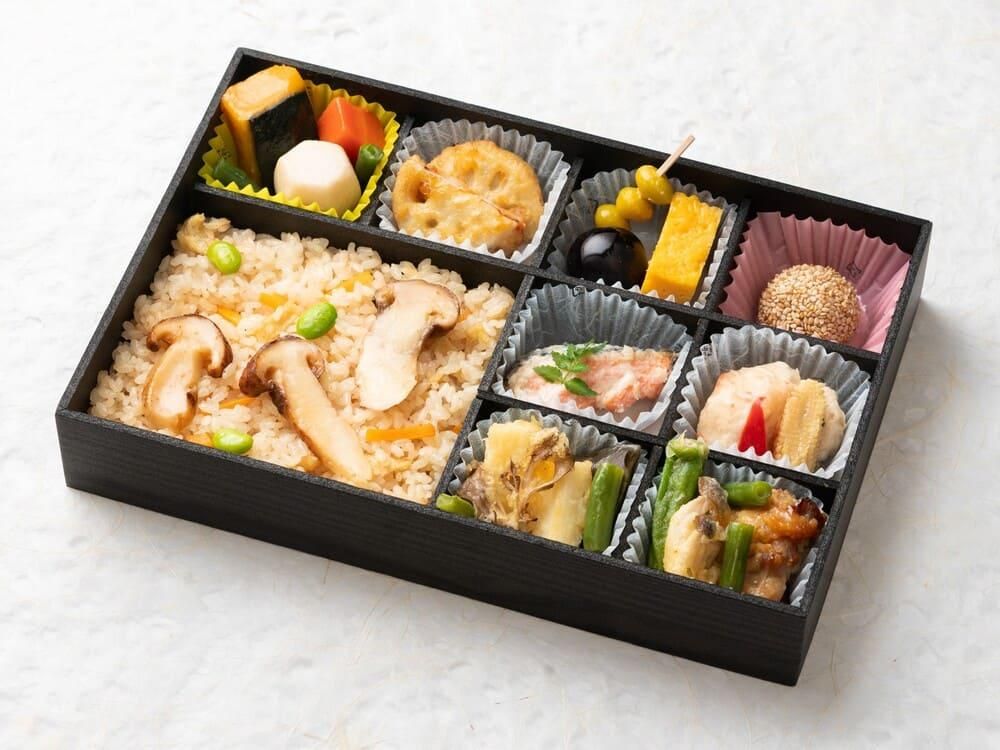 382.【秋限定】舞茸・しめじ・山芋の天婦羅と鮭のなだ焼き・鶏のシギ焼きの松茸ごはん別選御膳