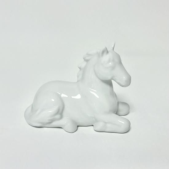 座る馬のフィギュリン - 白磁販売専門店 Painter's Garden
