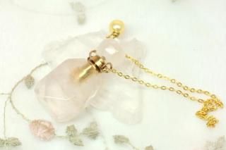 <img class='new_mark_img1' src='https://img.shop-pro.jp/img/new/icons11.gif' style='border:none;display:inline;margin:0px;padding:0px;width:auto;' />【好きな人から愛される/人間関係改善】ローズクオーツ香水瓶(波動UPアロマ入り)